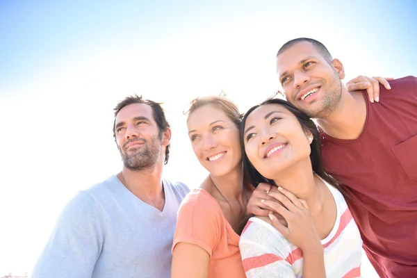 Freunde haben Spaß im Sommer — Stockfoto