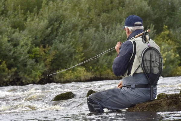 Mosca-pescador esperando con caña de pescar — Foto de Stock