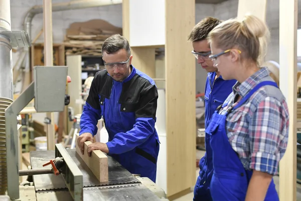 Carpenter with apprentices  in workshop — Stock Photo, Image