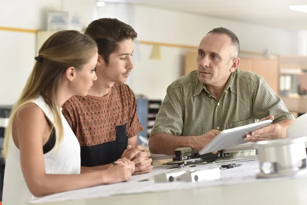People in engineering training class — Stock Photo, Image