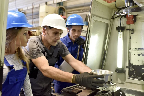 Formandos do ensino dos trabalhadores — Fotografia de Stock