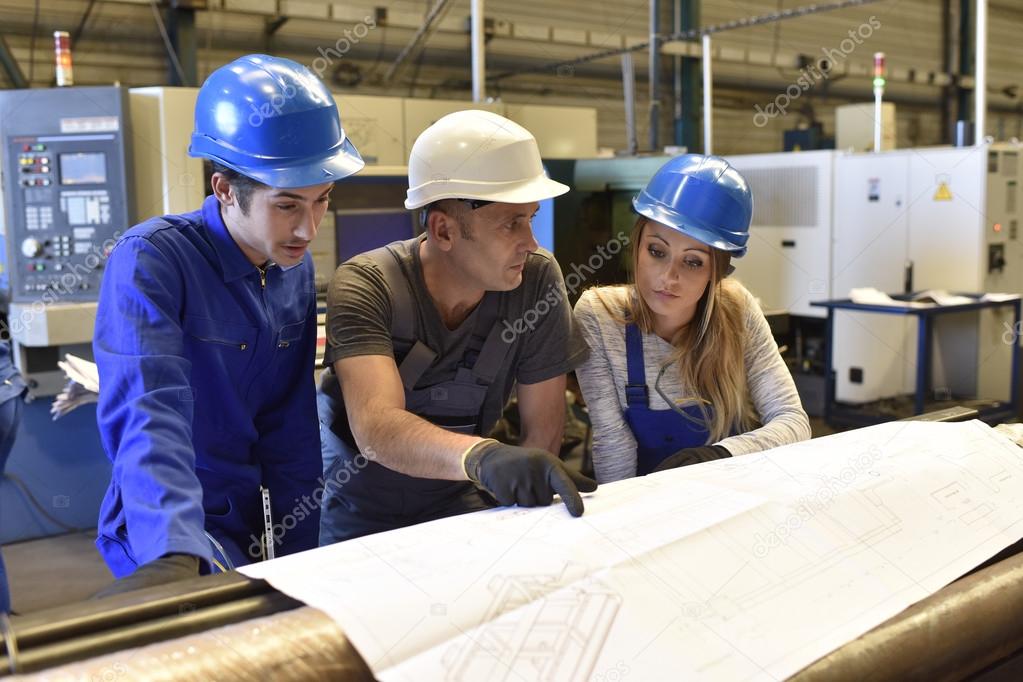 Apprenticeship in metallurgy workshop 