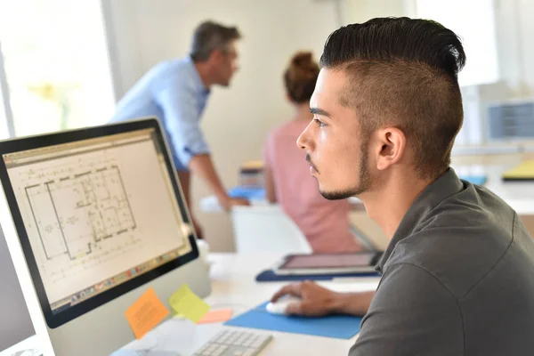 Student ve třídě školení architektura — Stock fotografie