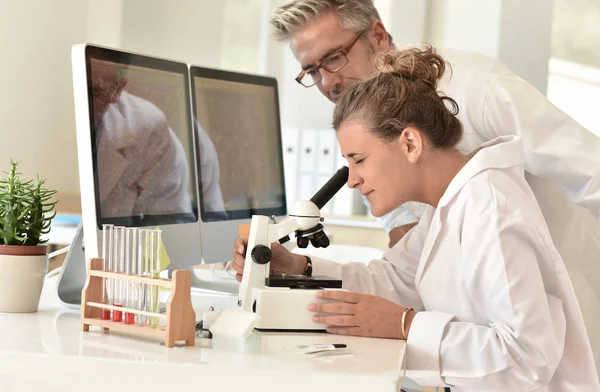 Student and teacher in g course — Stock Photo, Image