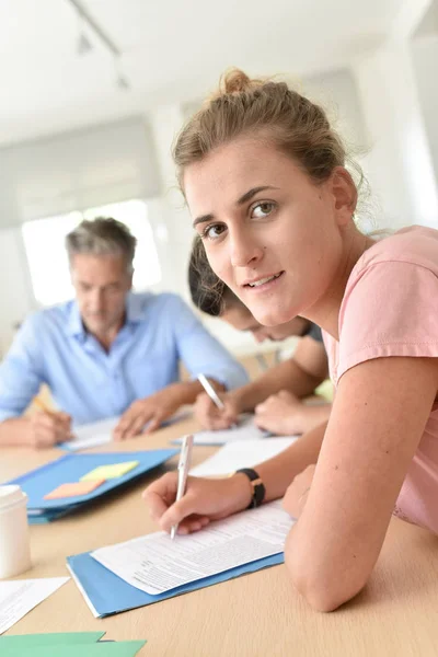 Students filling in registration forms — Stock Photo, Image