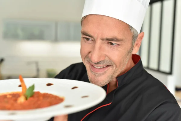 Chef presenting new dish — Stock Photo, Image