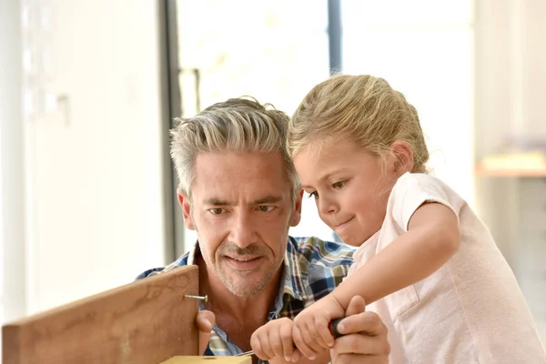 Papa onderwijs dochter — Stockfoto