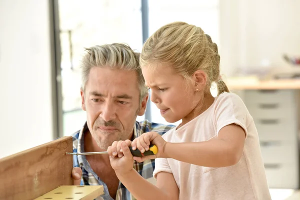 Papà insegnamento figlia — Foto Stock