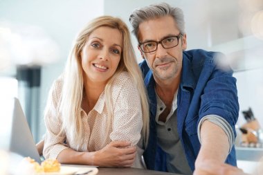 Çifte websurfing Internet üzerinde 