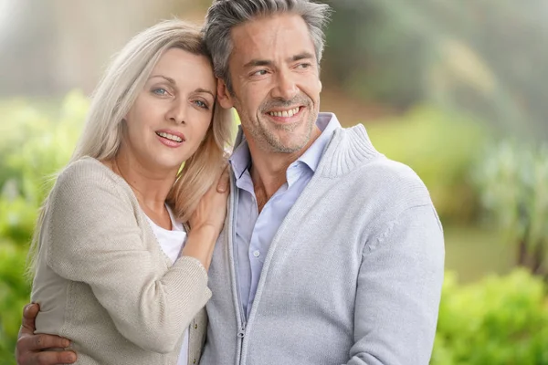 Couple embracing each other — Stock Photo, Image