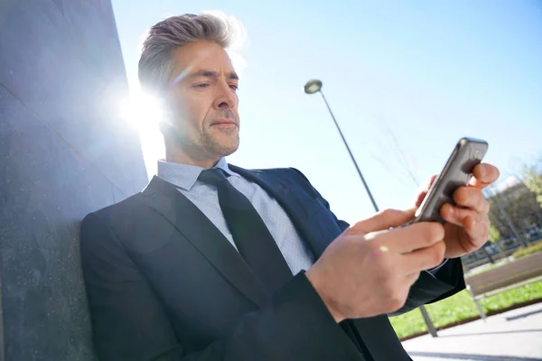 Businessman using pda — Stock Photo, Image