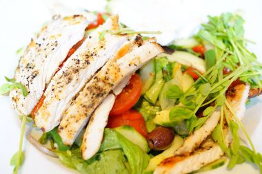 Sezar salatası fincan