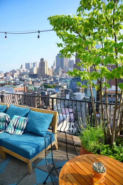 Rooftop with skyline view of NYC — Stock Photo, Image