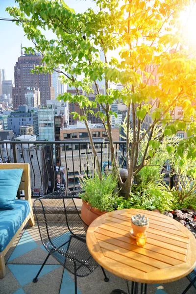 Rooftop with skyline view of NYC — Stock Photo, Image