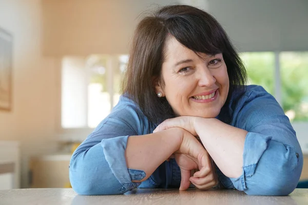 Portrait of smiling  woman — Stock Photo, Image