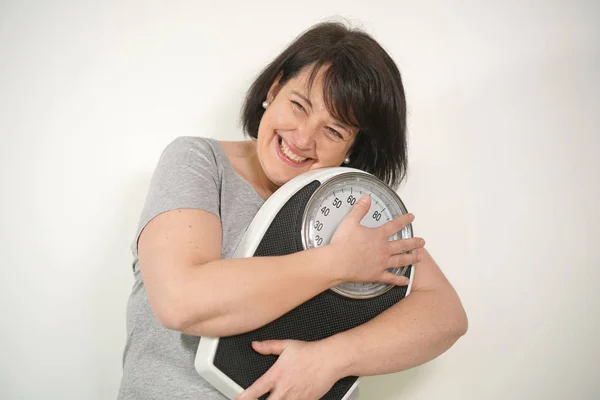 Vrouw bedrijf schaal — Stockfoto