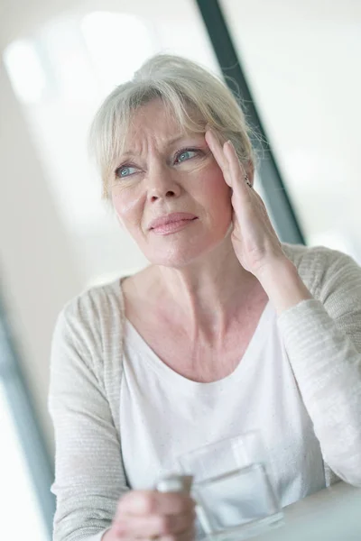 Vrouw lijden migraine — Stockfoto