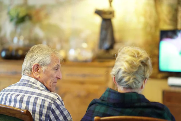 Senior Couple Nursing Home Watching — Stock Photo, Image