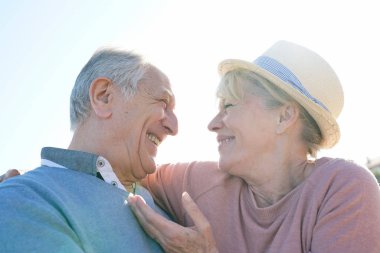 üst düzey çift sahilde