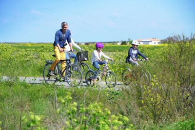 mutlu aile sürme motosiklet