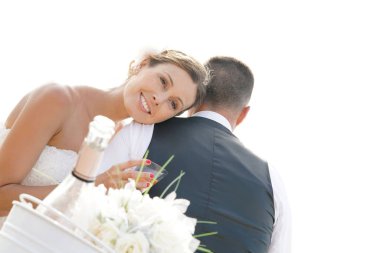  Gelin ve damat şampanya ile