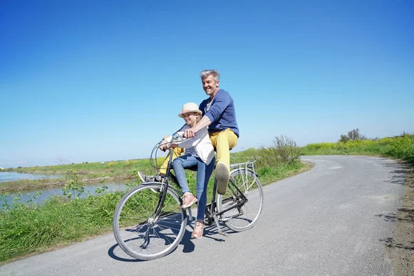 Father and daughter  riding bike together — Stock Photo, Image