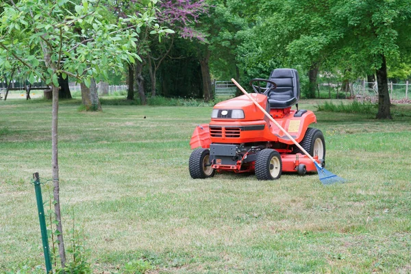 Rasaerba Giardino Proprietà Privata — Foto Stock