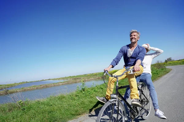 Cheerful couple riding bike — Stock Photo, Image