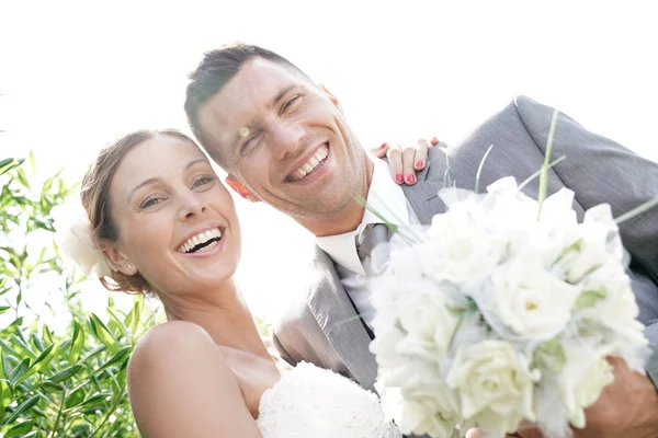 Małżeństwo w dniu ślubu — Zdjęcie stockowe