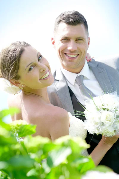 Az esküvő napján házaspár — Stock Fotó
