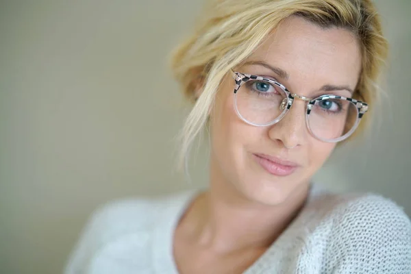 Blond woman with eyeglasses — Stock Photo, Image