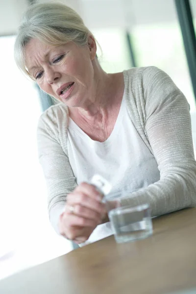 Donna che soffre di artrosi — Foto Stock
