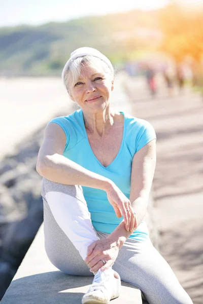 Senior Kvinna i fitness outfit — Stockfoto