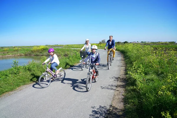 Happy family riding bikes — Stock Photo, Image