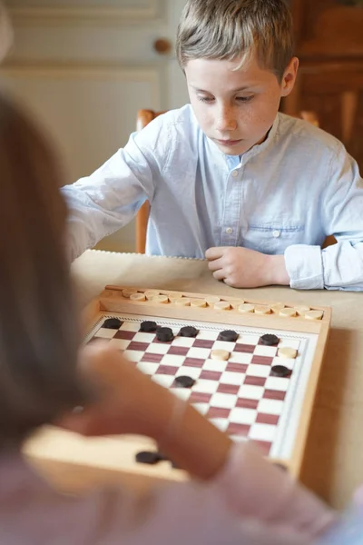 Kinder Spielen Hause Steine — Stockfoto