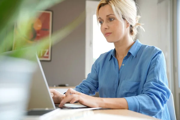 Woman with blue shirt working — Stock Photo, Image