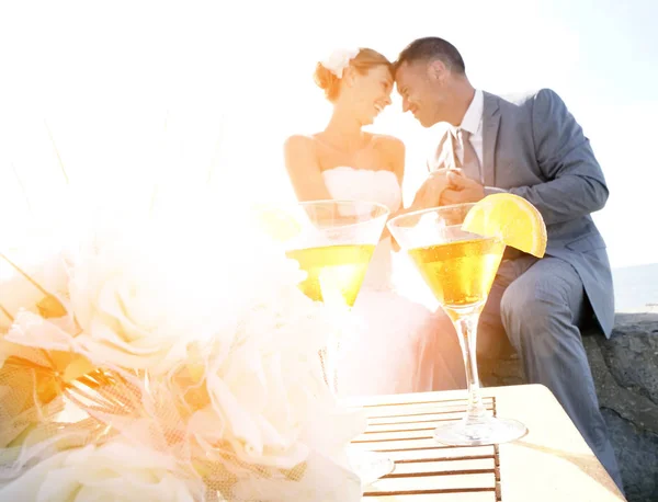Wedding cocktail, bride and groom — Stock Photo, Image