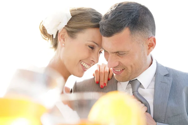 Bride and groom cheering — Stock Photo, Image