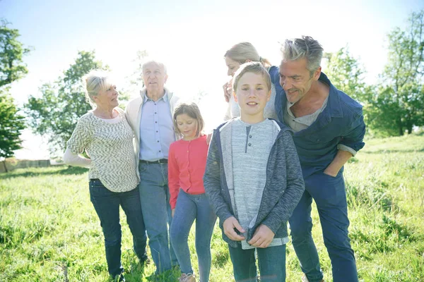 Tussen de generaties en gelukkige familie — Stockfoto