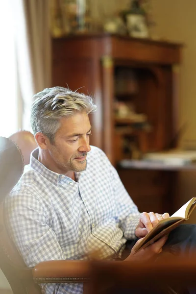 Mature man reading book — Stock Photo, Image