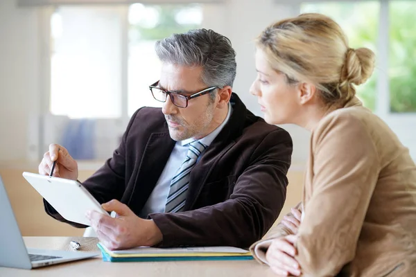 Woman meeting notary — Stock Photo, Image