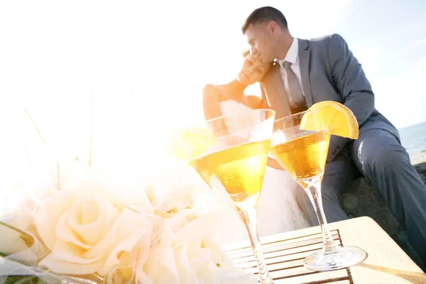 Cocktail de mariage, mariée et marié — Photo