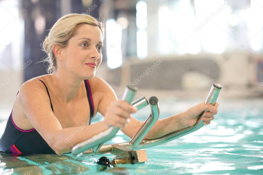 Woman doing aquabike exercises