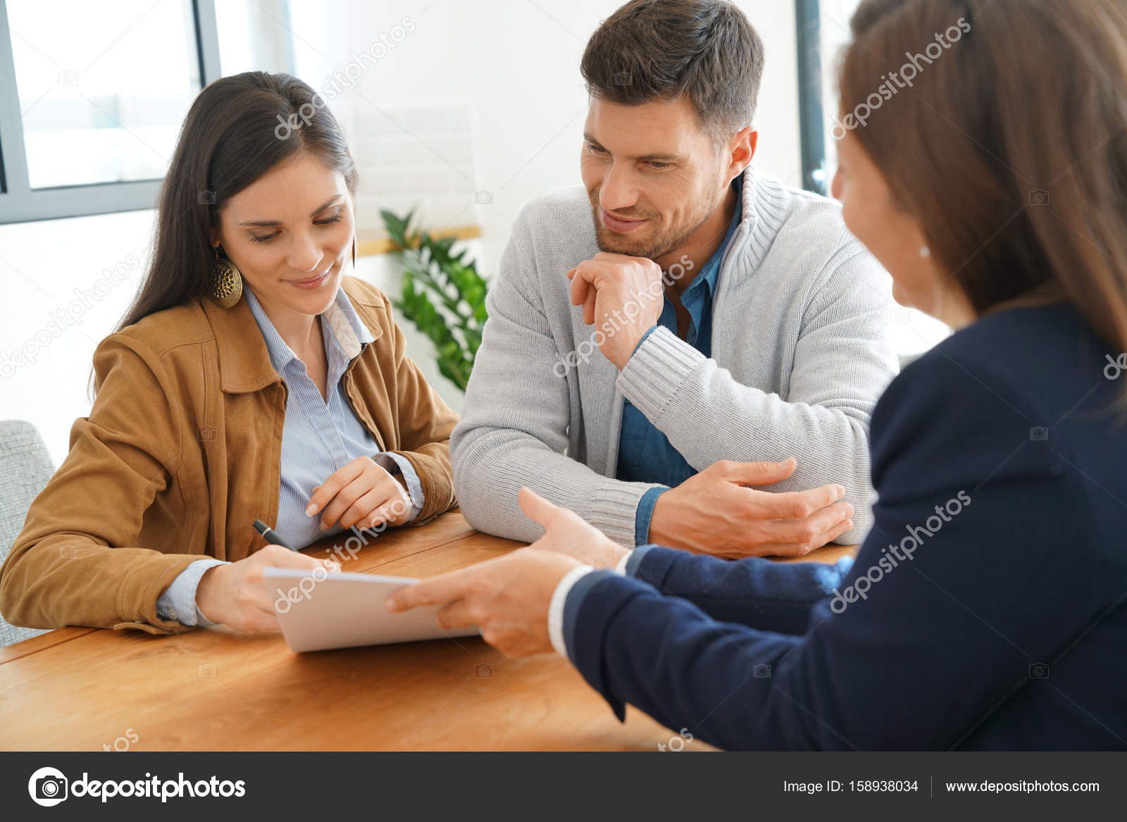 Credit stock. Оплата картой. Предпринимательство. Довольный клиент. Сделка деньги.