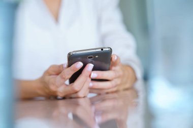 Smartphone kullanarak eller