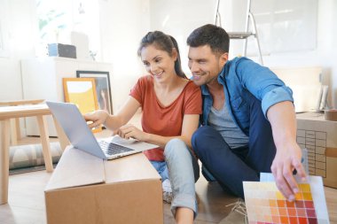 Couplelooking boya renkler için