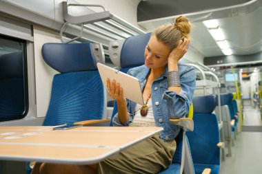 Tren kadında tablete bağlı