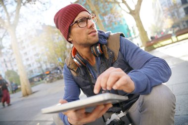 adam websurfing Tablet