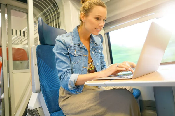 Woman in train connected on laptop — Stock Photo, Image