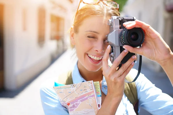 Retrato del turista tomando fotos — Foto de Stock